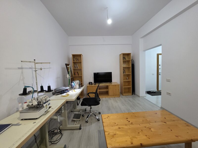 Dobroesti, pe strada Persicului, la parter, bloc 2023, centrala, parcare,